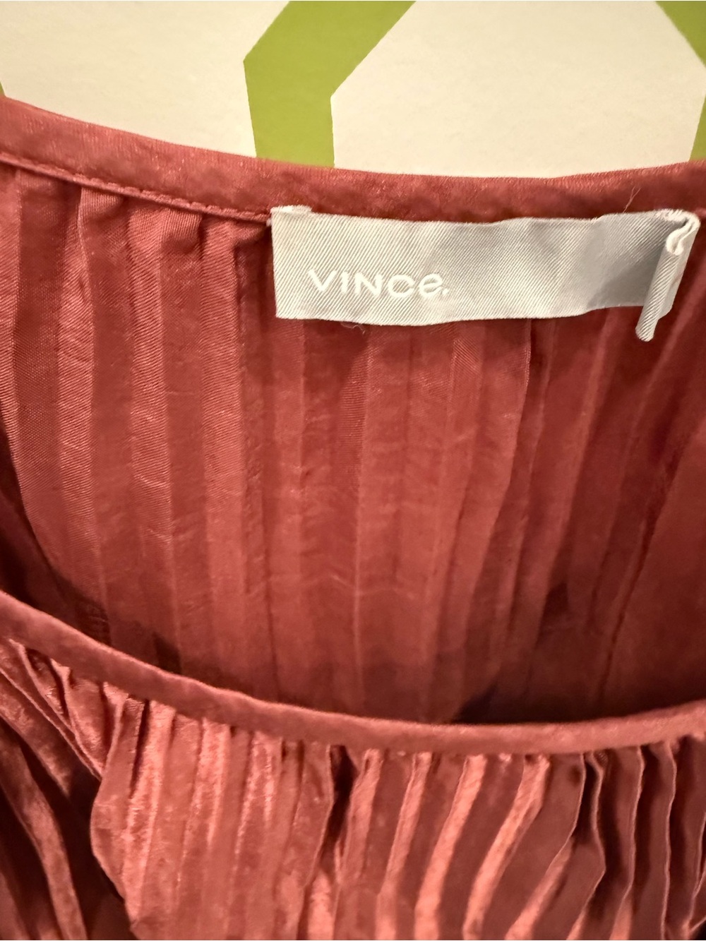 Vince Accordion Pleated Stylish Top ! - Picture 4 of 5